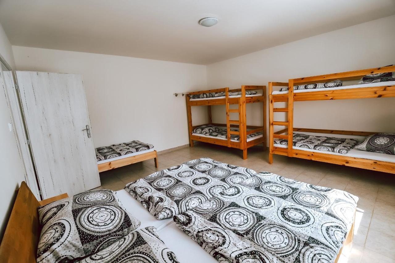Chaty A Apartmany Hracholusky Kemp Kosatka Pnovany Exterior photo