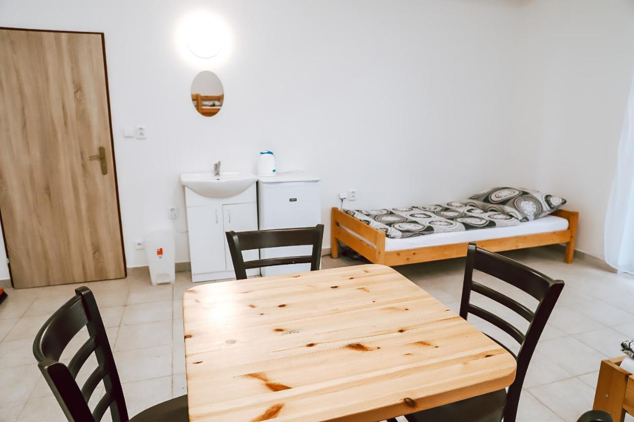Chaty A Apartmany Hracholusky Kemp Kosatka Pnovany Exterior photo