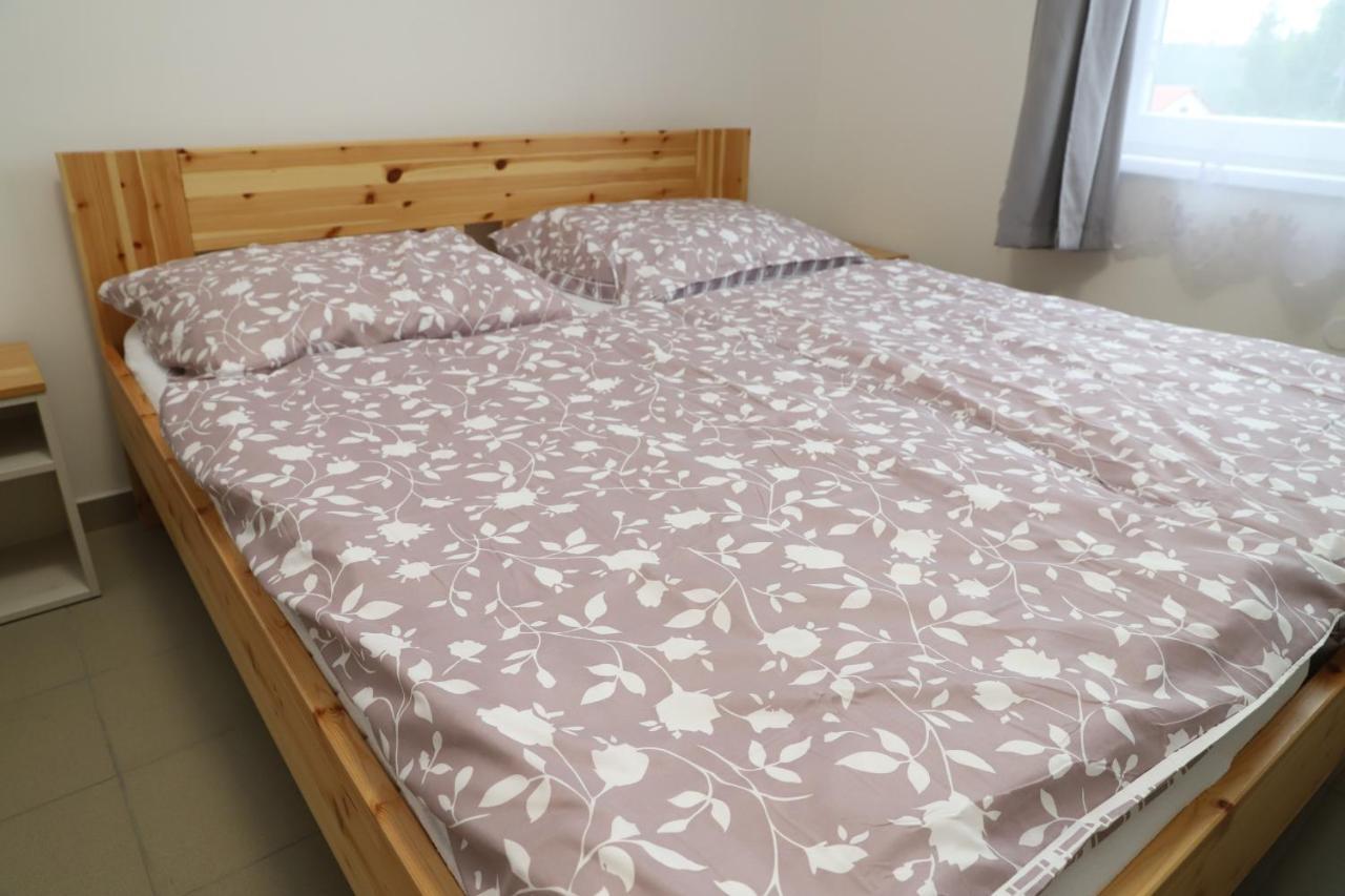 Chaty A Apartmany Hracholusky Kemp Kosatka Pnovany Exterior photo