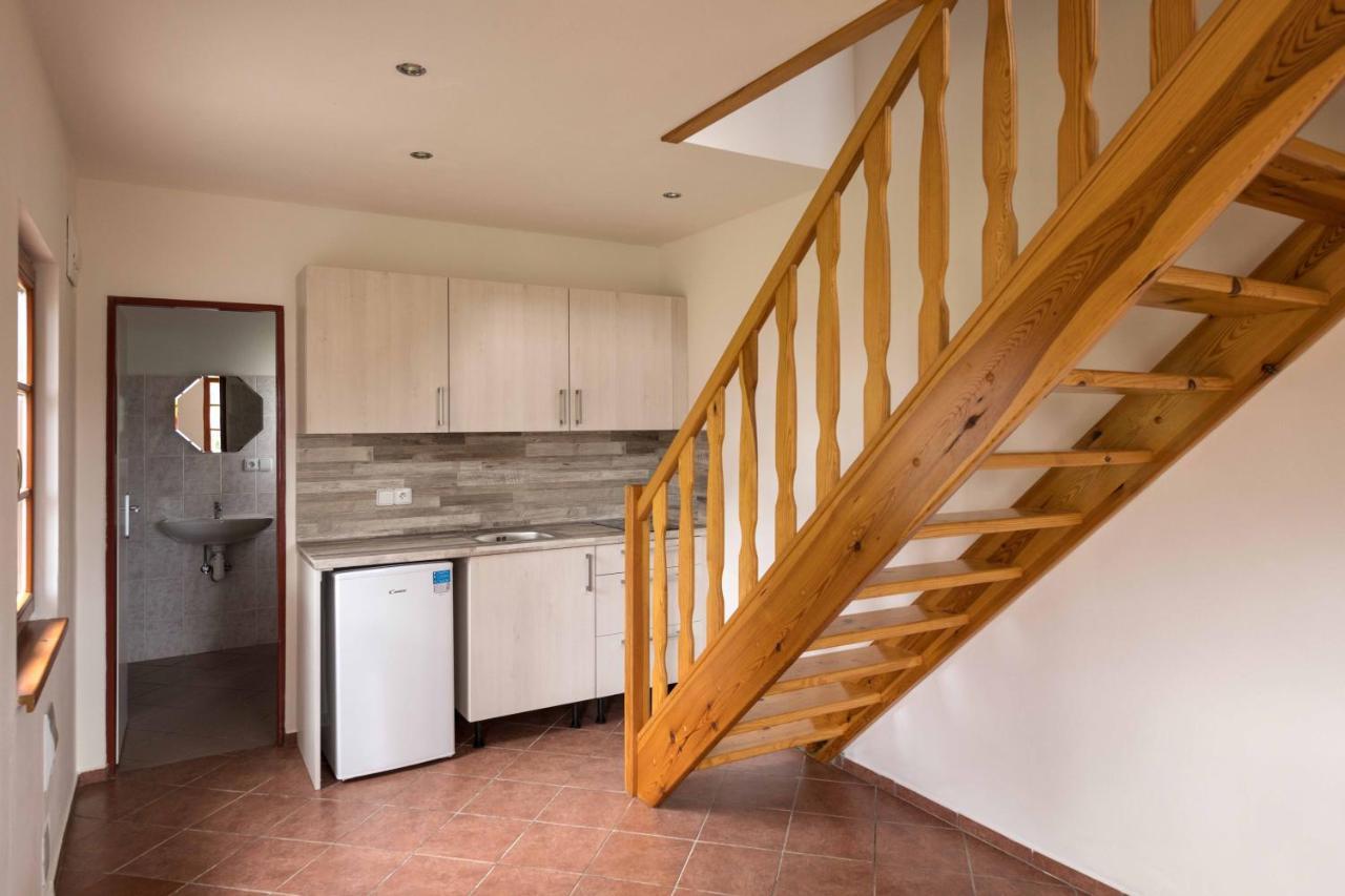 Chaty A Apartmany Hracholusky Kemp Kosatka Pnovany Exterior photo
